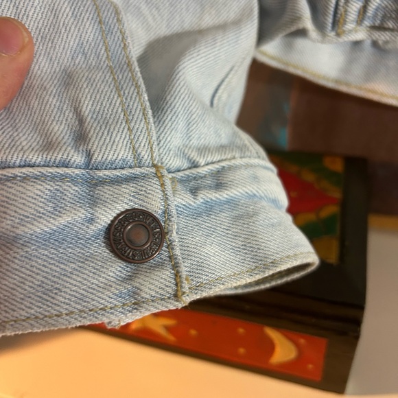 Levi's Light Wash Big E Denim Jacket with Cream Sherpa Collar Lining Size Small - Picture 16 of 16